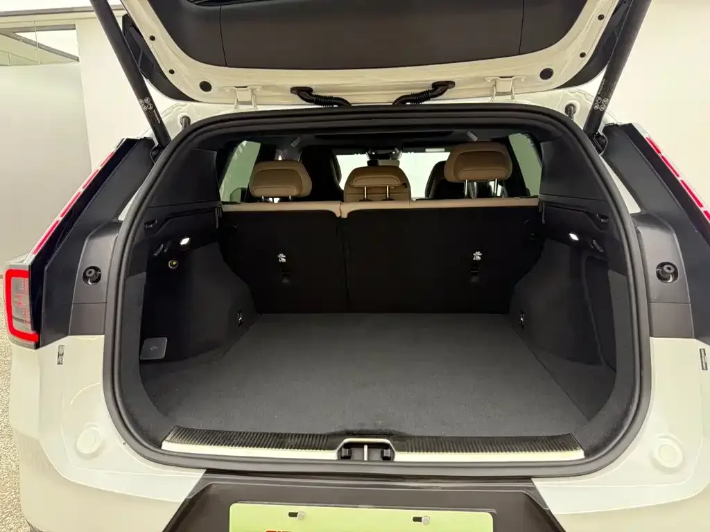Volvo XC70 Plug-in Hybrid — фото 5