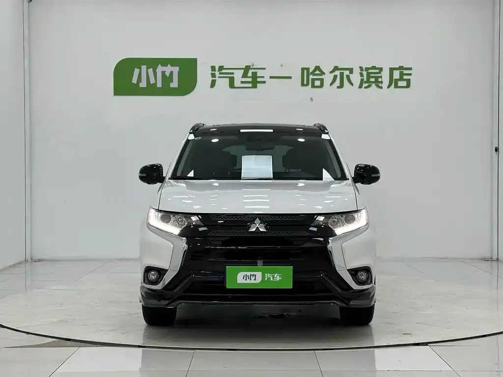 Mitsubishi Outlander — фото 2