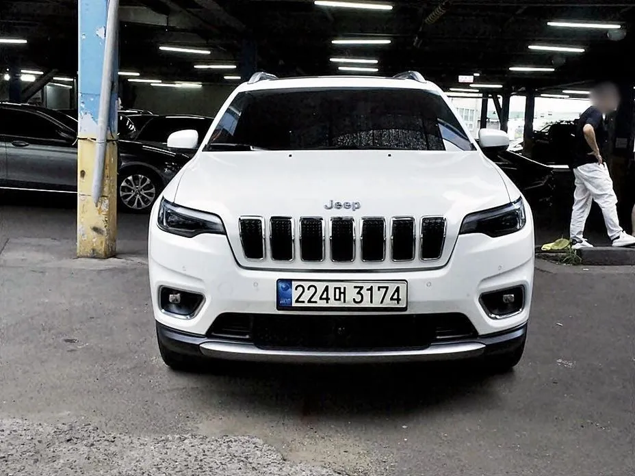 Jeep Cherokee — фото 1