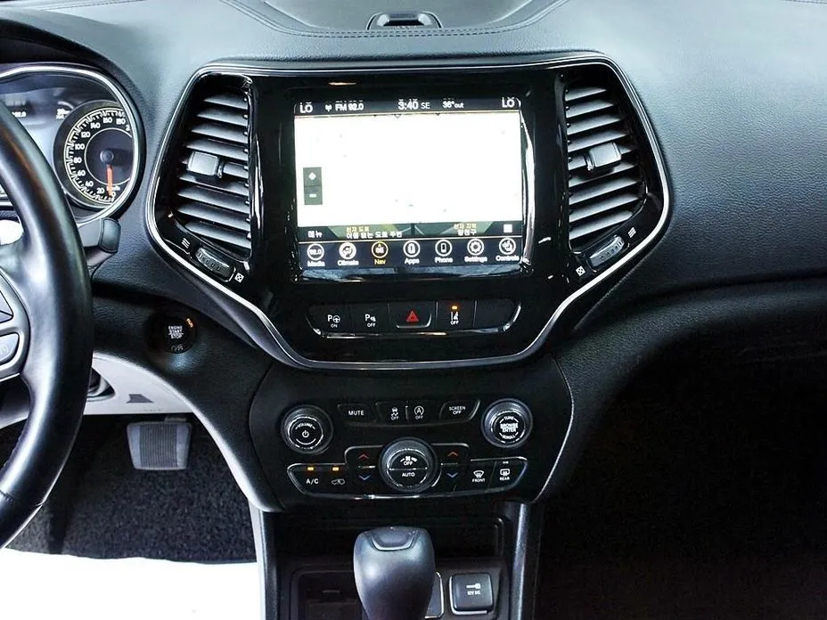 Jeep Cherokee — фото 8