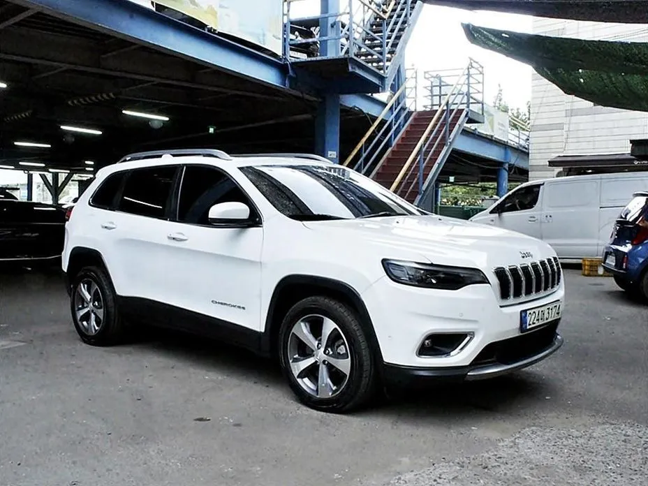 Jeep Cherokee — фото 10
