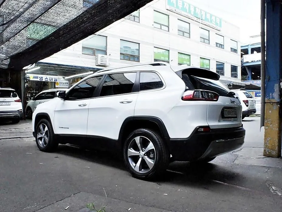 Jeep Cherokee — фото 6