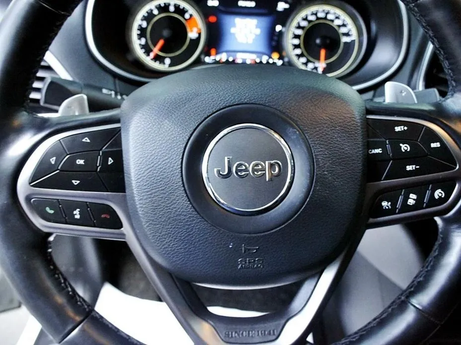 Jeep Cherokee — фото 5