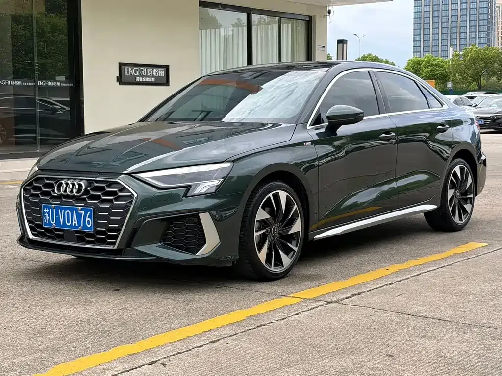 Audi A3 — фото 1