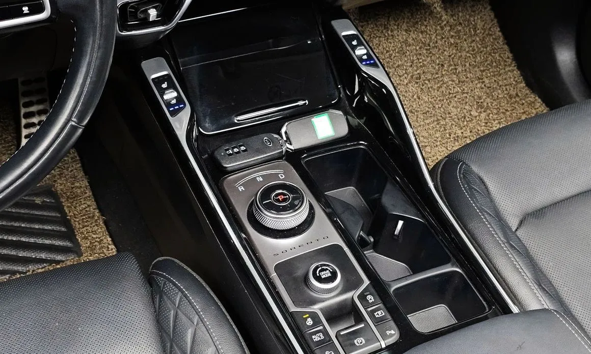 Kia Sorento — фото 8