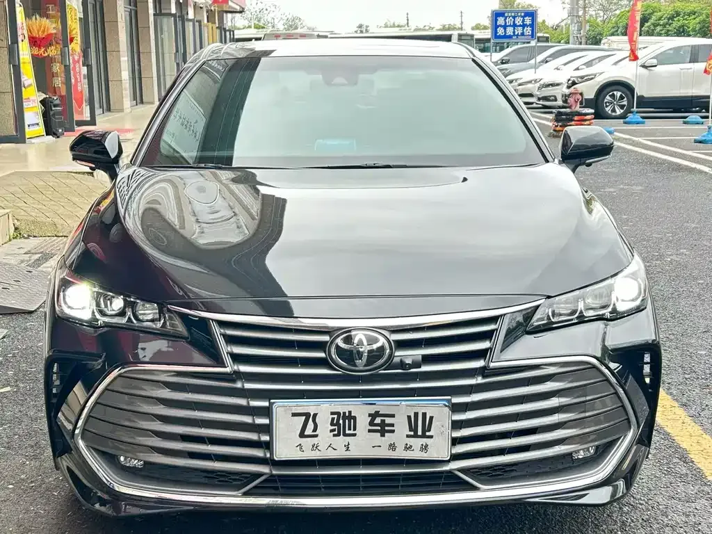 Toyota Avalon — фото 1