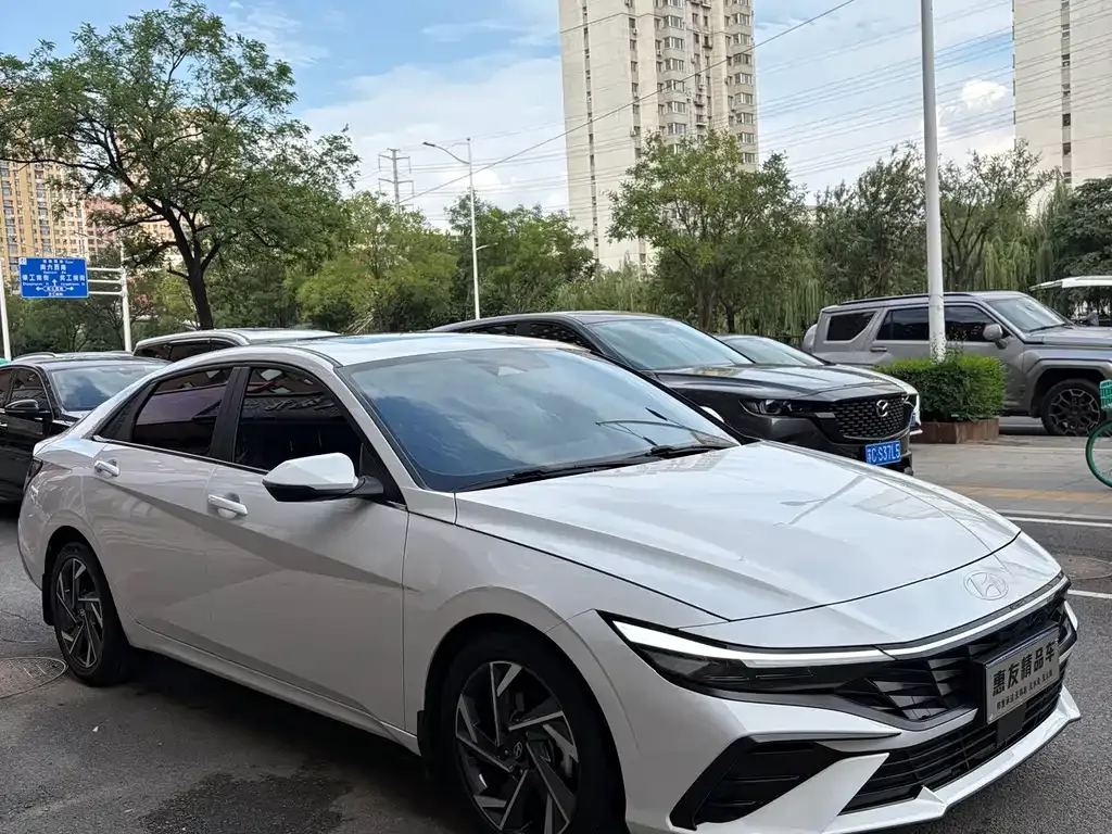 Hyundai Elantra — фото 10