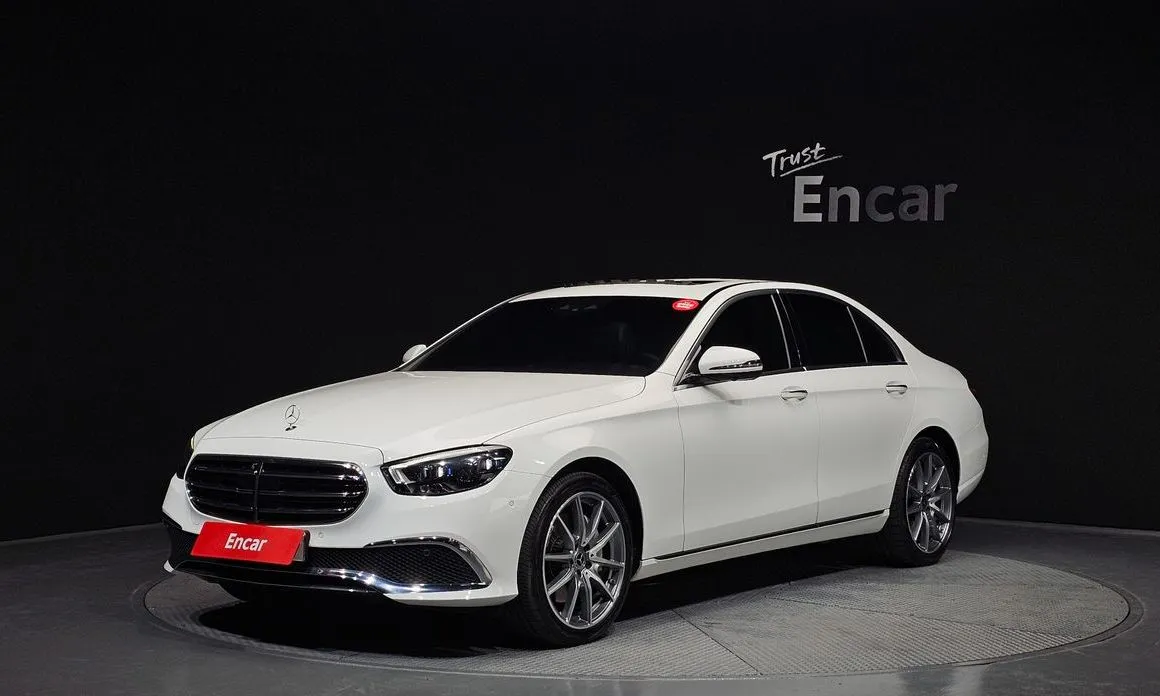 Mercedes-Benz E-Class — фото 1