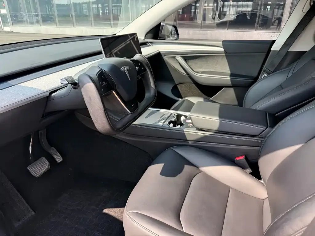 Tesla Model Y — фото 6