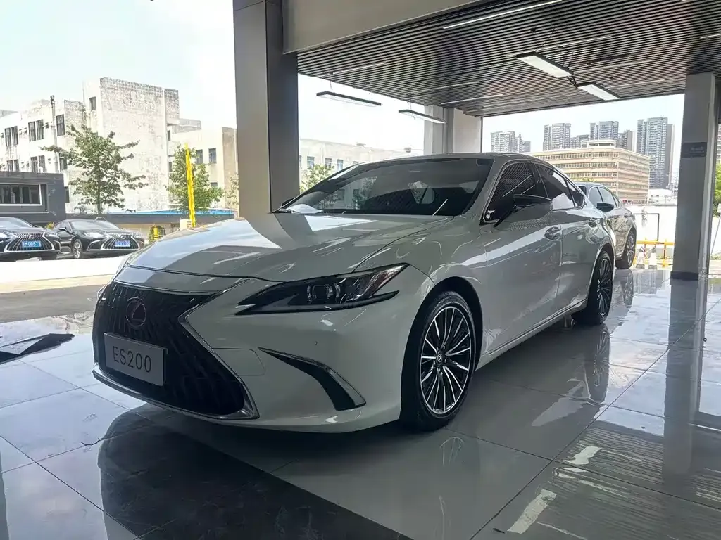 Lexus ES — фото 1