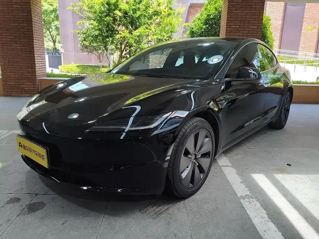 Tesla Model 3 — фото 1