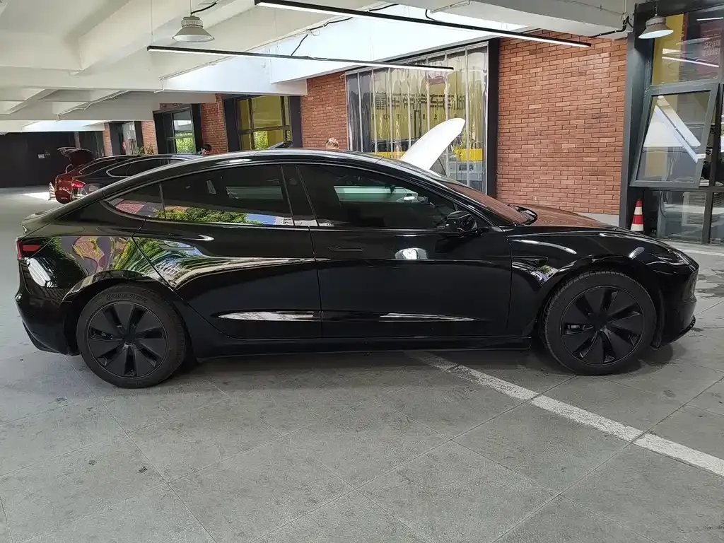 Tesla Model 3 — фото 5
