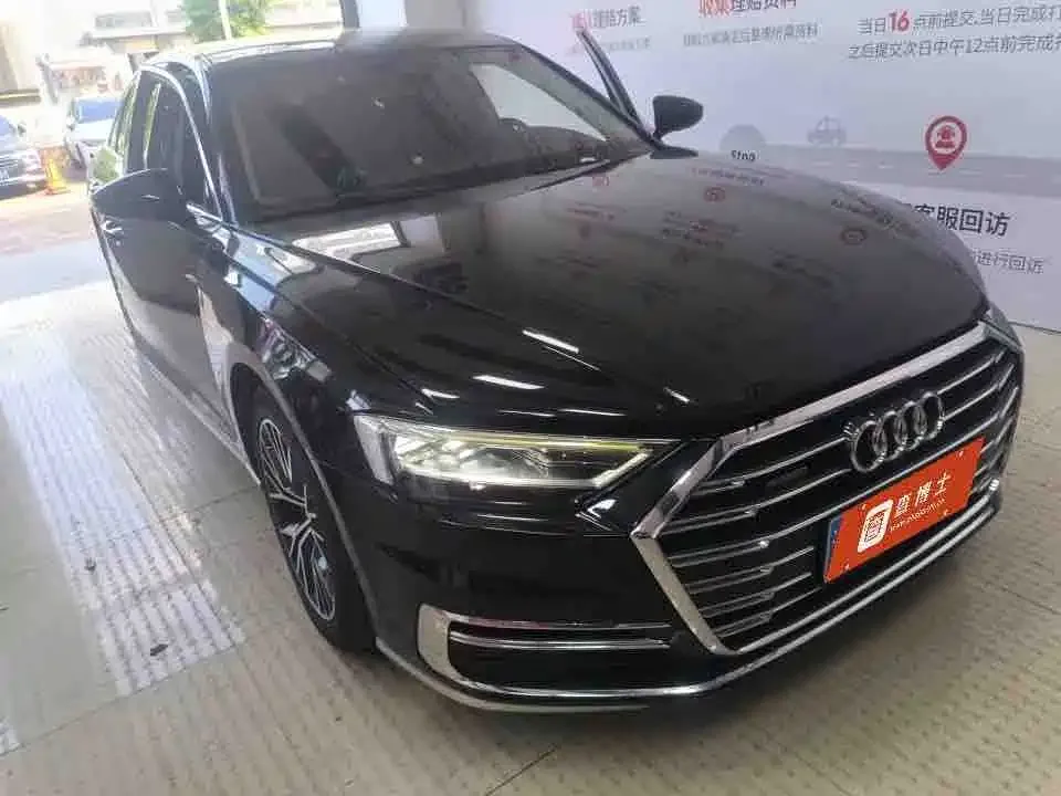 Audi A8 — фото 1