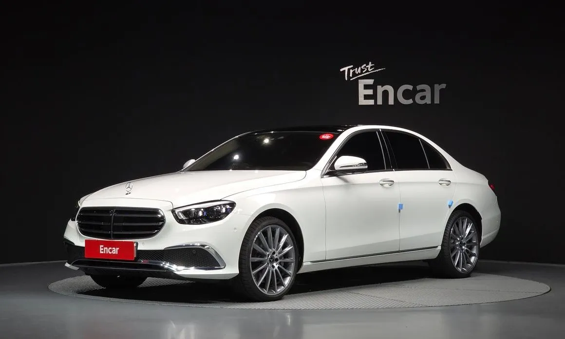 Mercedes-Benz E-Class — фото 1