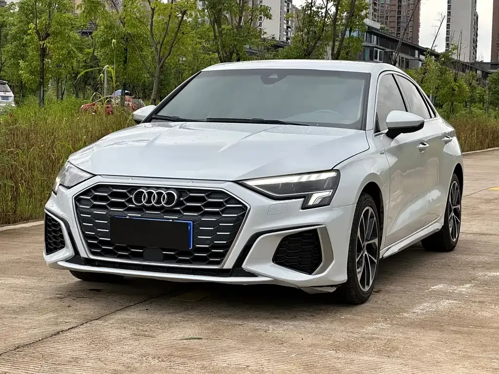 Audi A3 — фото 1