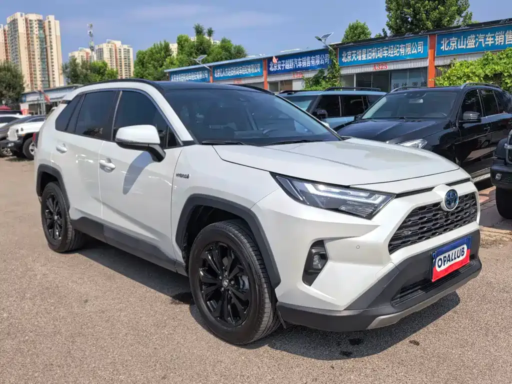 Toyota RAV4 — фото 6