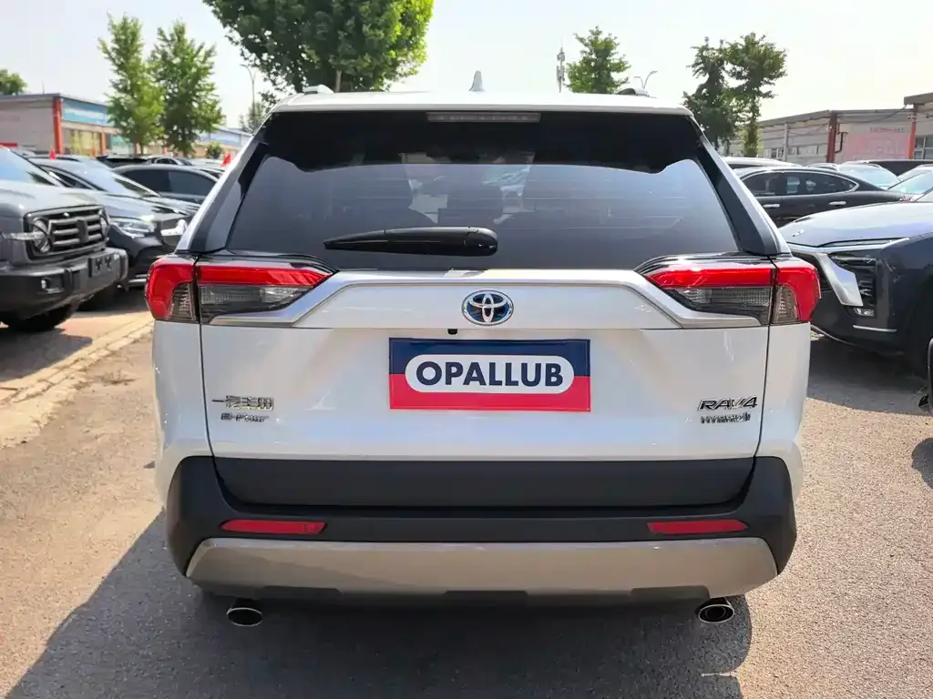 Toyota RAV4 — фото 7