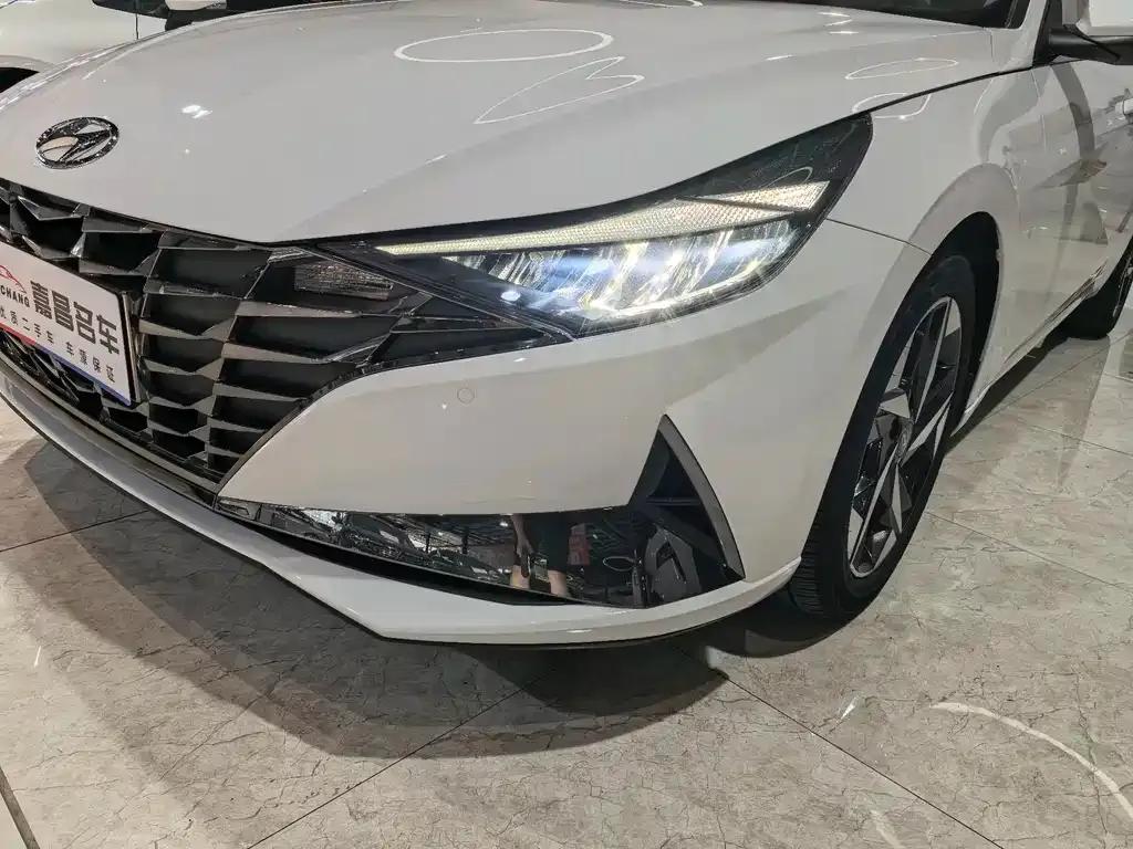 Hyundai Elantra — фото 2