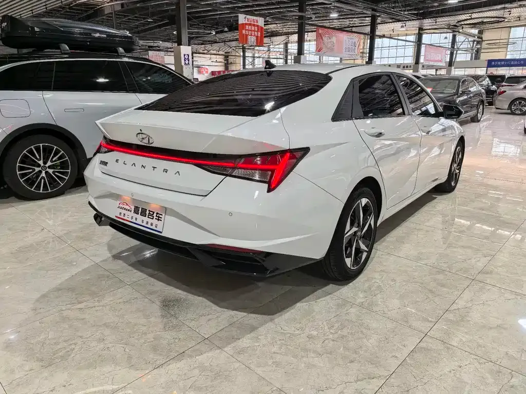 Hyundai Elantra — фото 8
