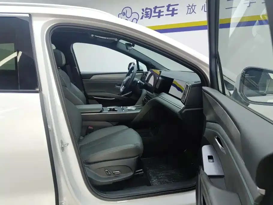 BYD L DM-i — фото 4