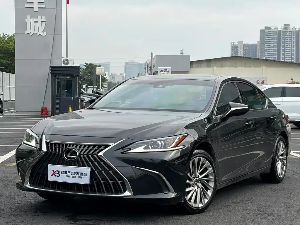 Lexus ES — фото 1