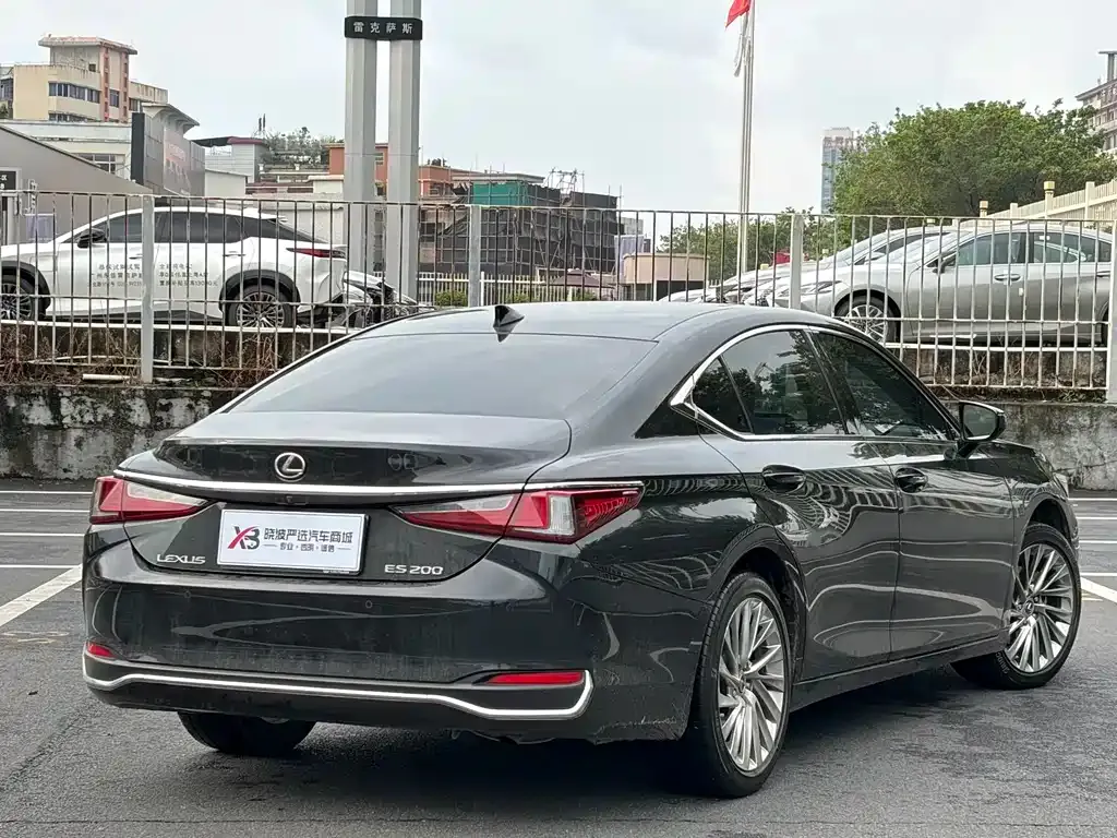 Lexus ES — фото 8
