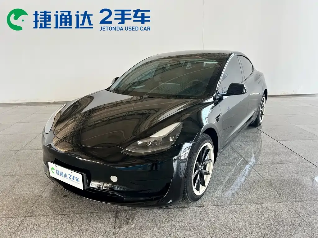Tesla Model 3 — фото 1