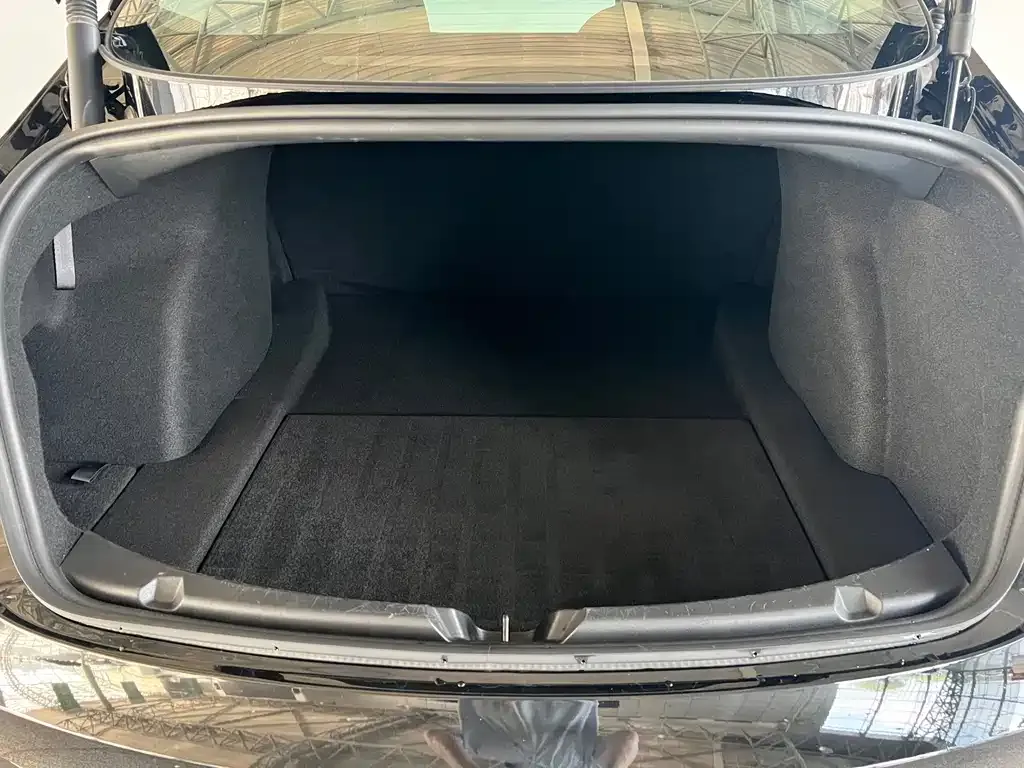 Tesla Model 3 — фото 6