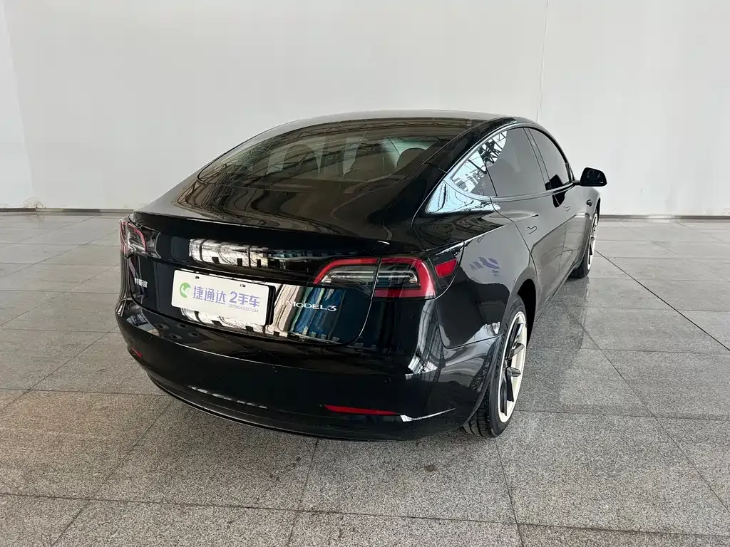Tesla Model 3 — фото 10
