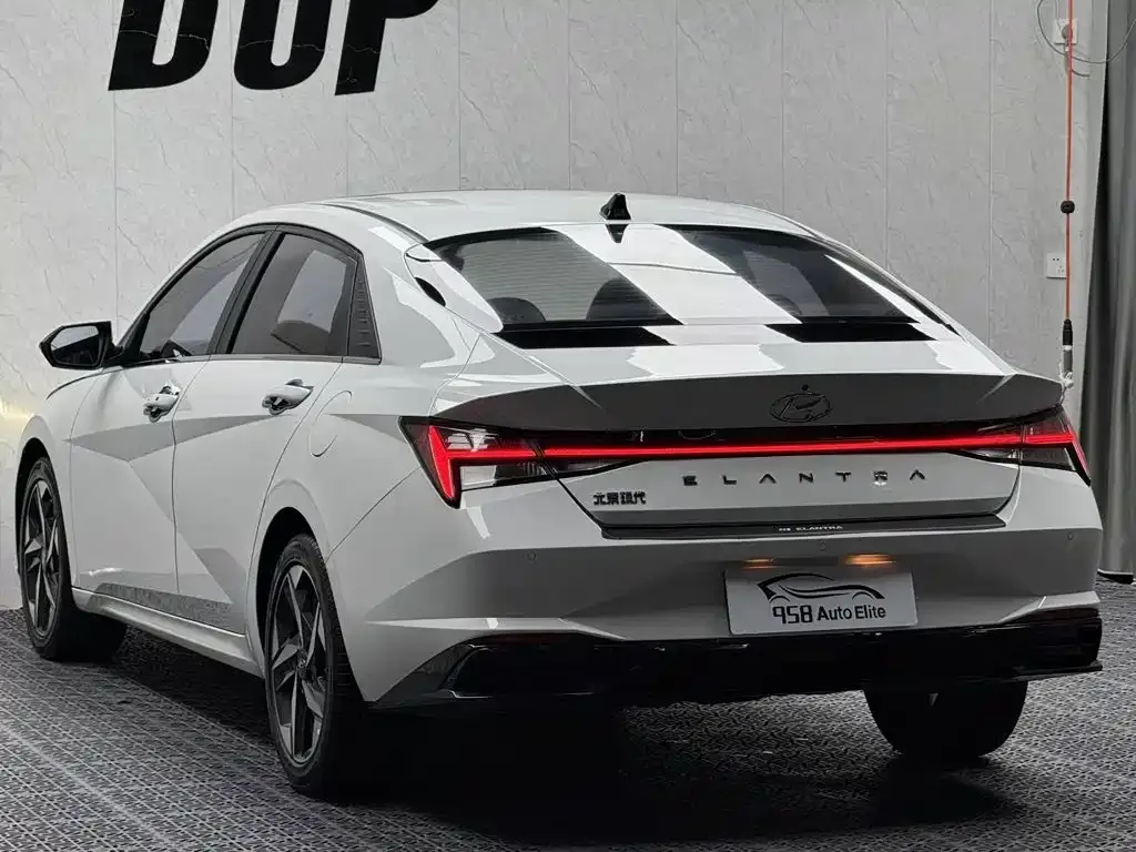 Hyundai Elantra — фото 7