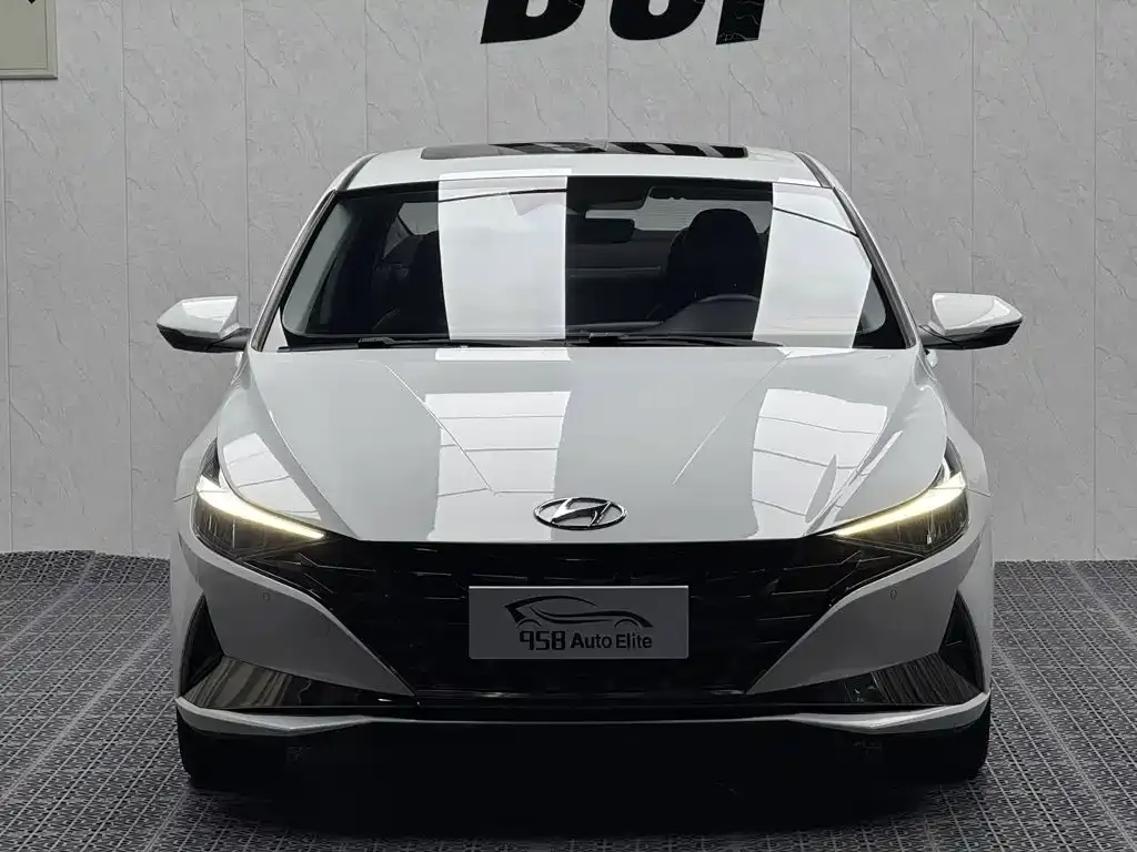 Hyundai Elantra — фото 3