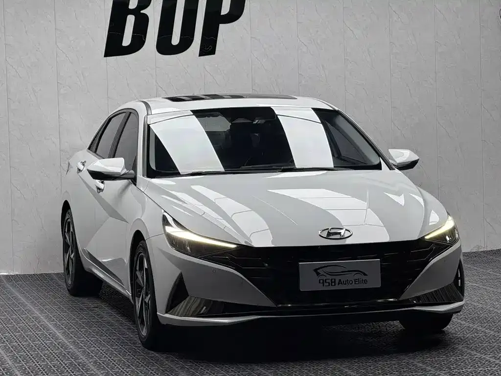 Hyundai Elantra — фото 5