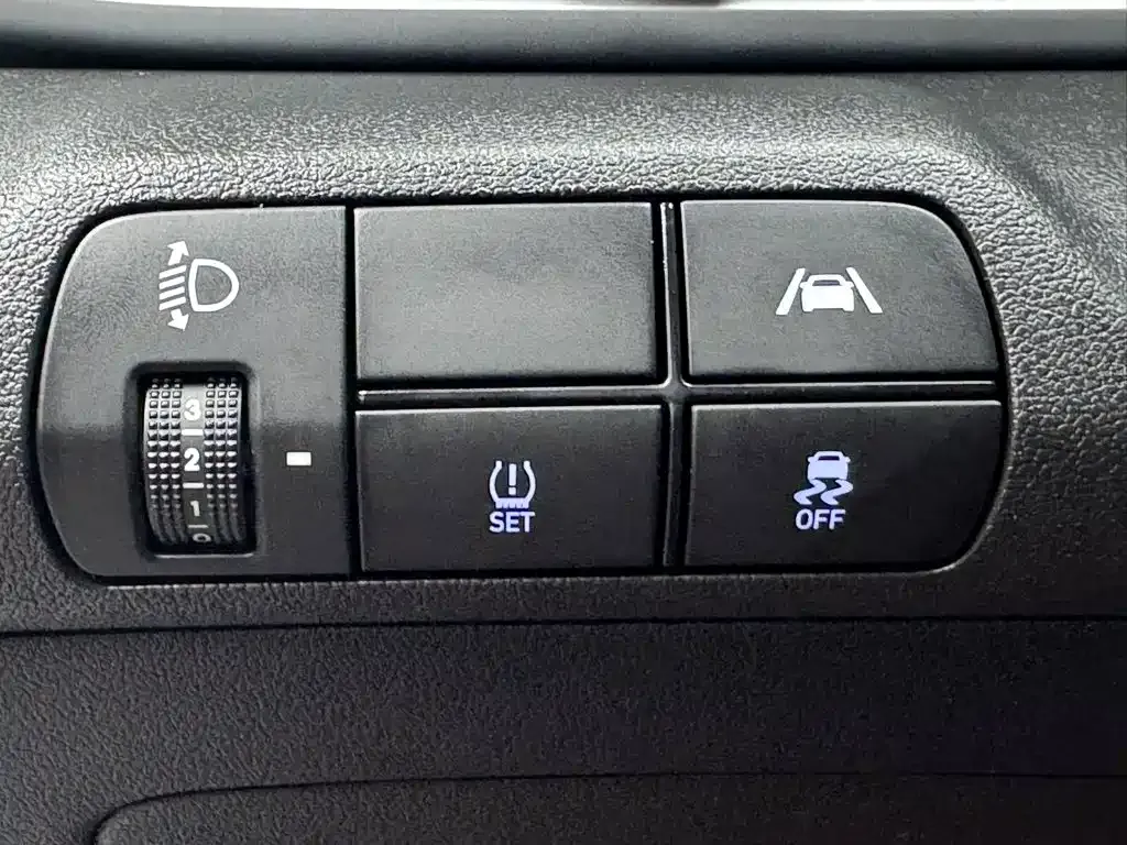 Hyundai Elantra — фото 8