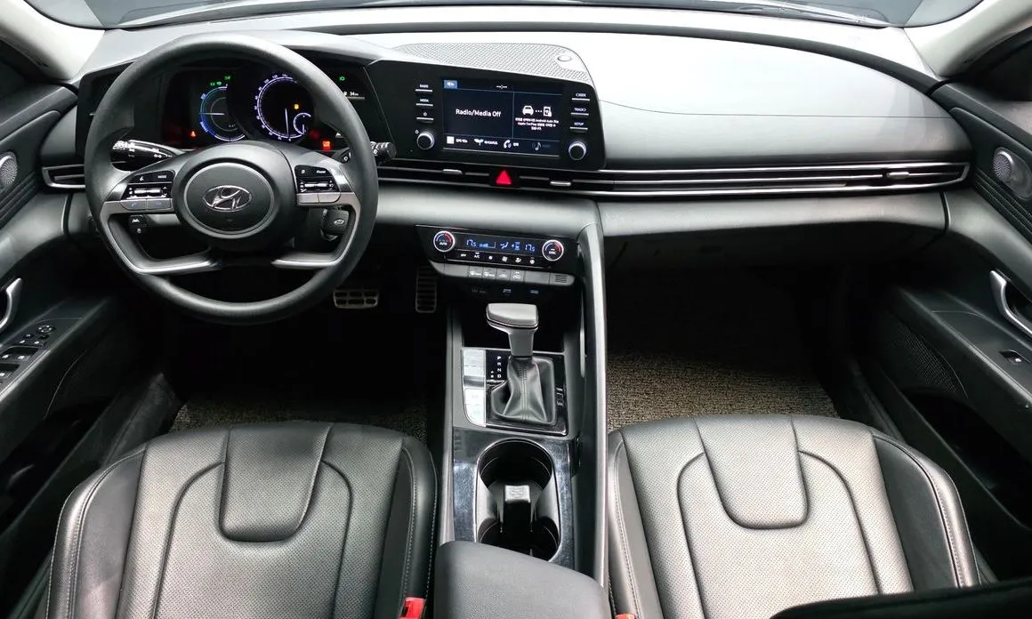 Hyundai AVANTE — фото 9