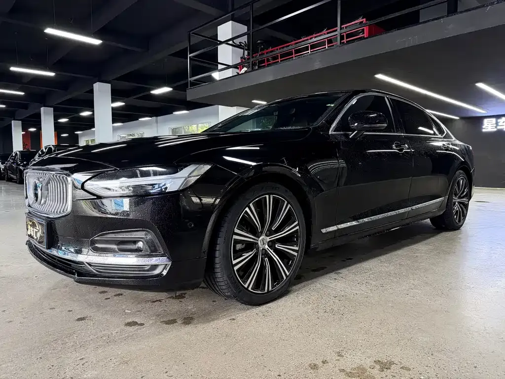 Volvo S90 — фото 1