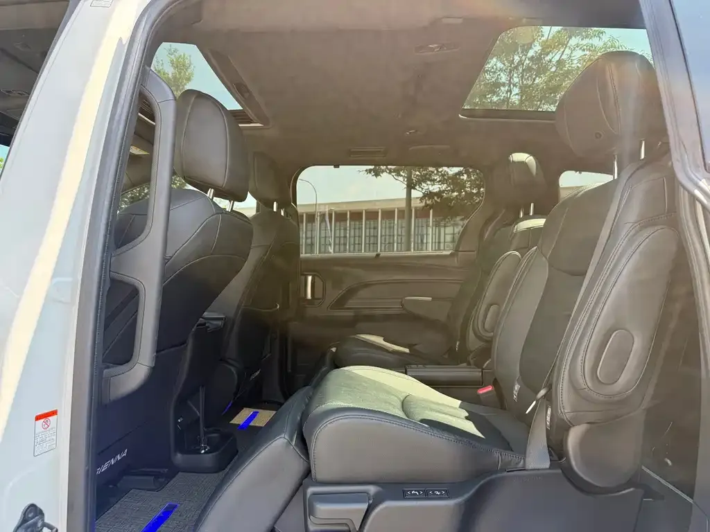 Toyota Granvia — фото 3