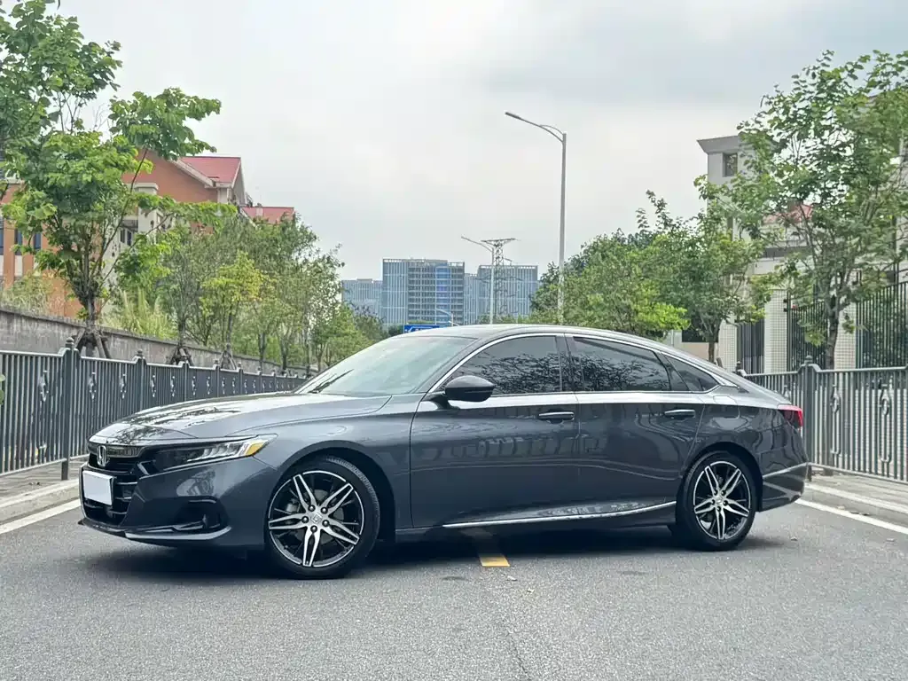Honda Accord — фото 1