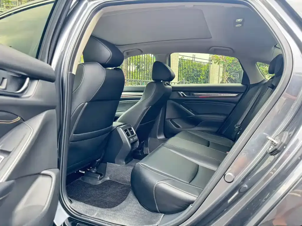 Honda Accord — фото 6