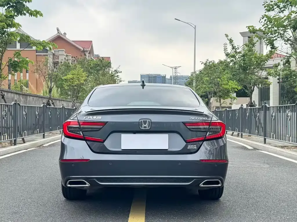 Honda Accord — фото 9