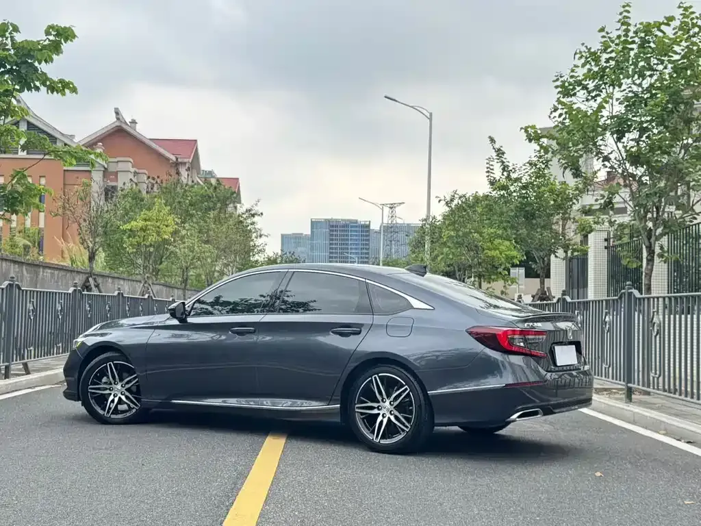 Honda Accord — фото 3