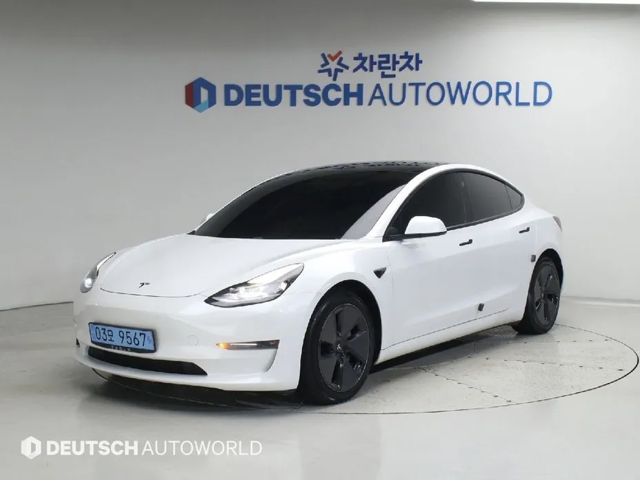 Tesla Model 3 — фото 1