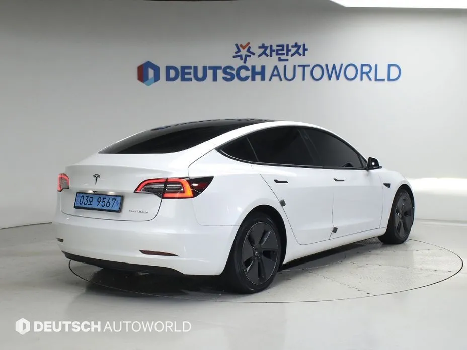 Tesla Model 3 — фото 3