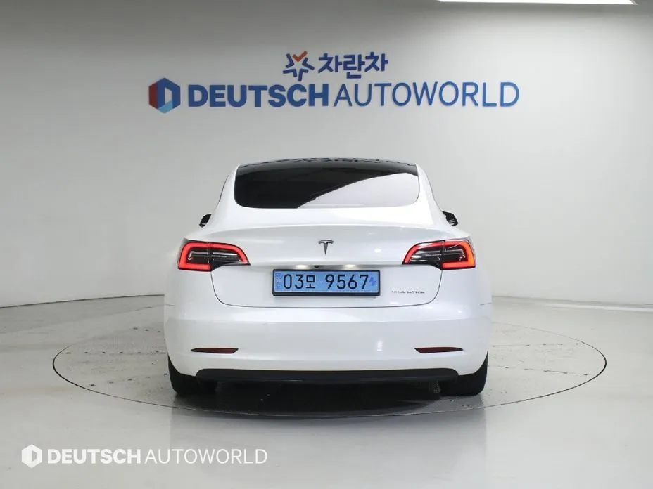 Tesla Model 3 — фото 4