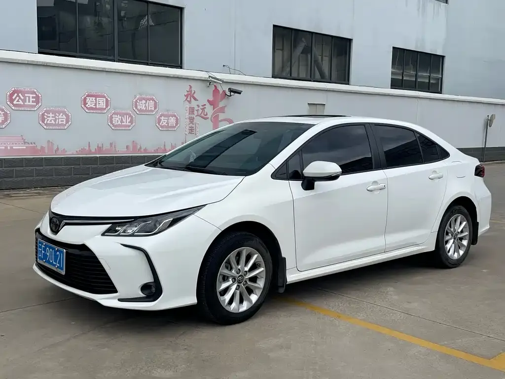 Toyota Corolla — фото 1