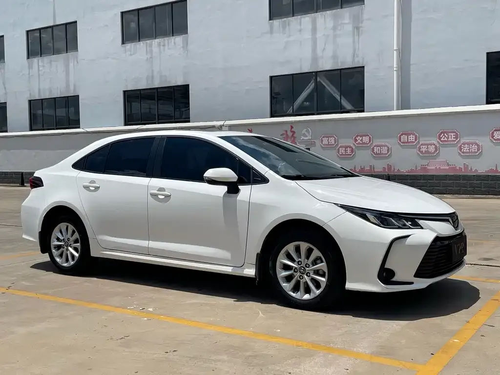 Toyota Corolla — фото 4