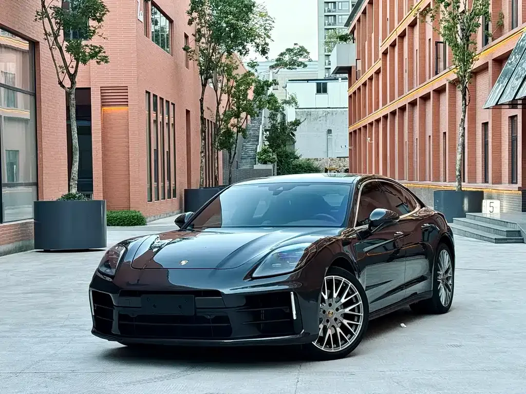 Porsche Panamera — фото 1