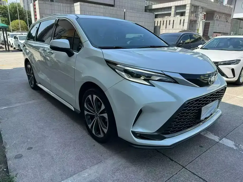 Toyota Granvia — фото 4