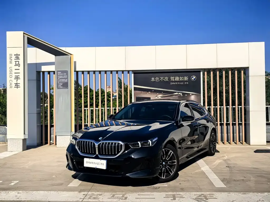 BMW 5 Series — фото 1