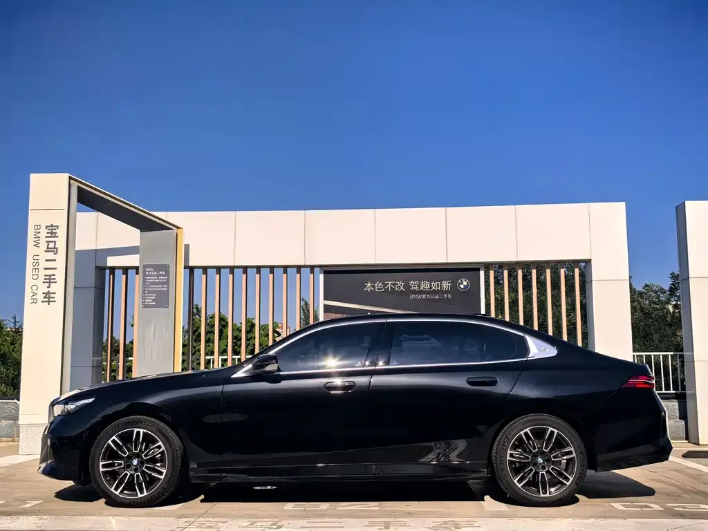 BMW 5 Series — фото 2