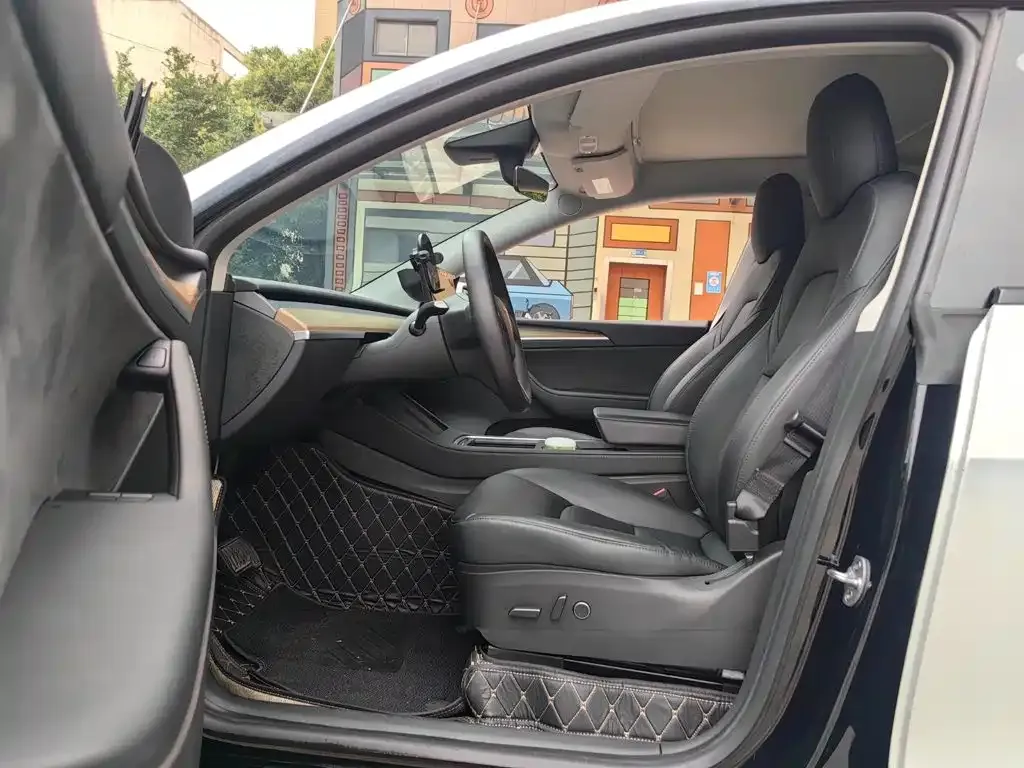 Tesla Model Y — фото 9